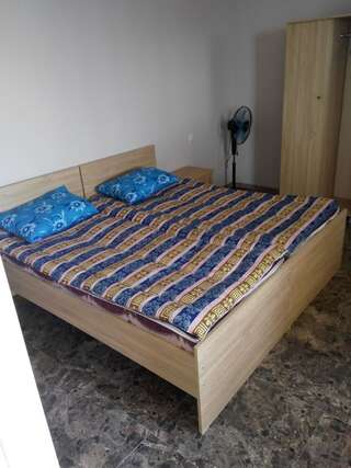 Отели типа «постель и завтрак» Private House In Kobuleti Кобулети Улучшенный трехместный номер-1